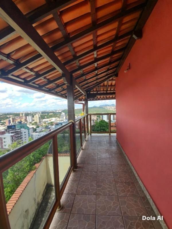Casa, Barreiro, 4 Quartos, 8 Vagas, 1 Suíte