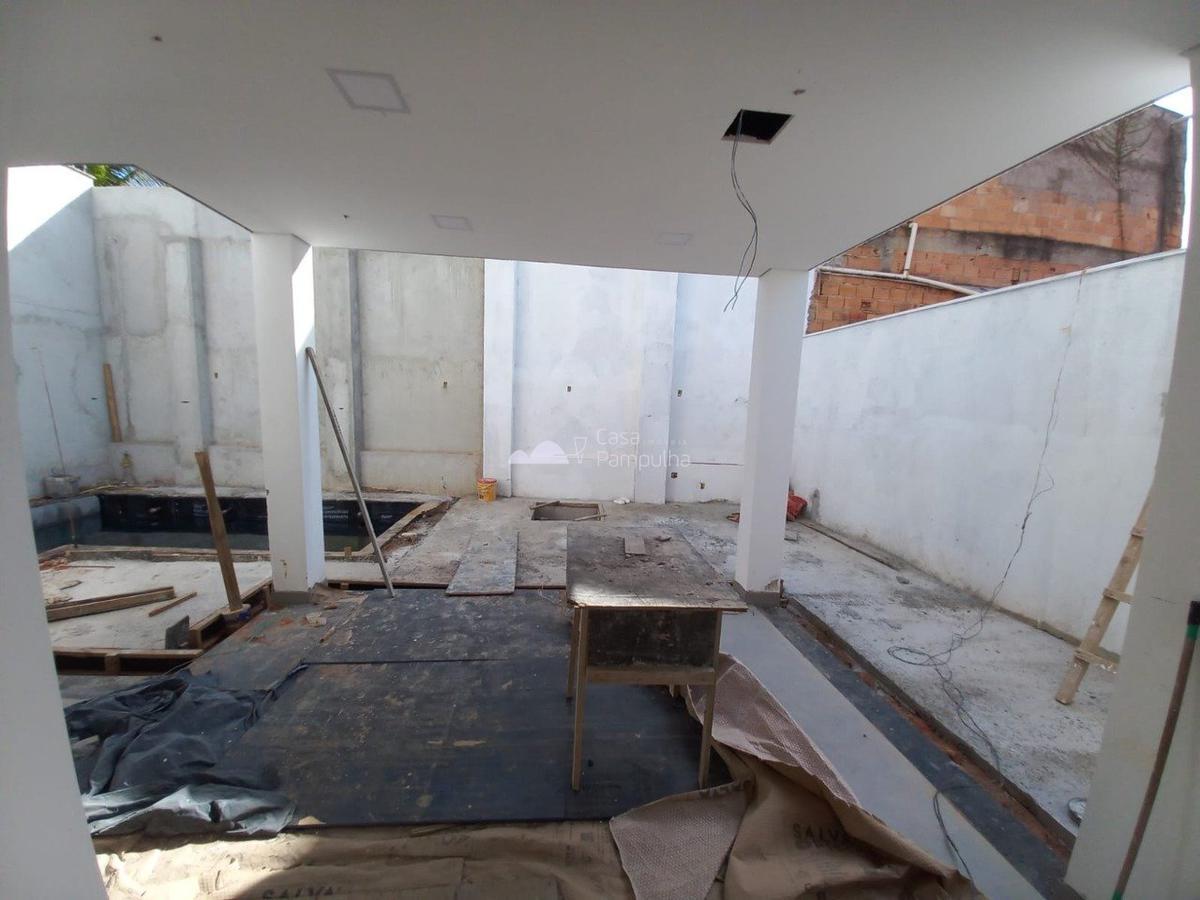 Casa, Trevo, 4 Quartos, 3 Vagas, 3 Suítes