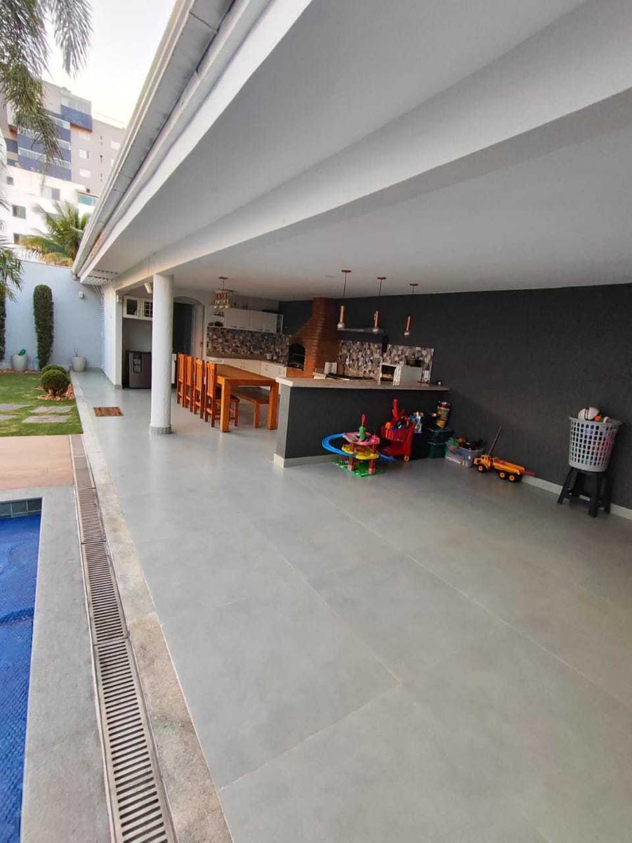 Casa, Castelo, 4 Quartos, 4 Vagas, 1 Suíte