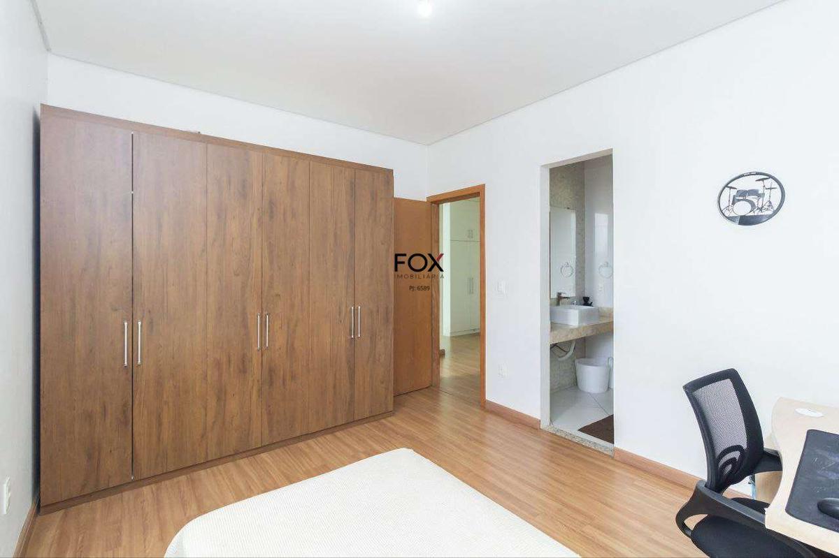 Casa, Estoril, 4 Quartos, 3 Vagas, 4 Suítes