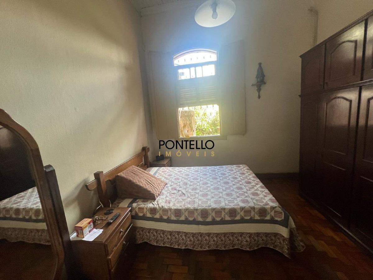 Casa, Centro, 6 Quartos, 0 Vaga, 1 Suíte