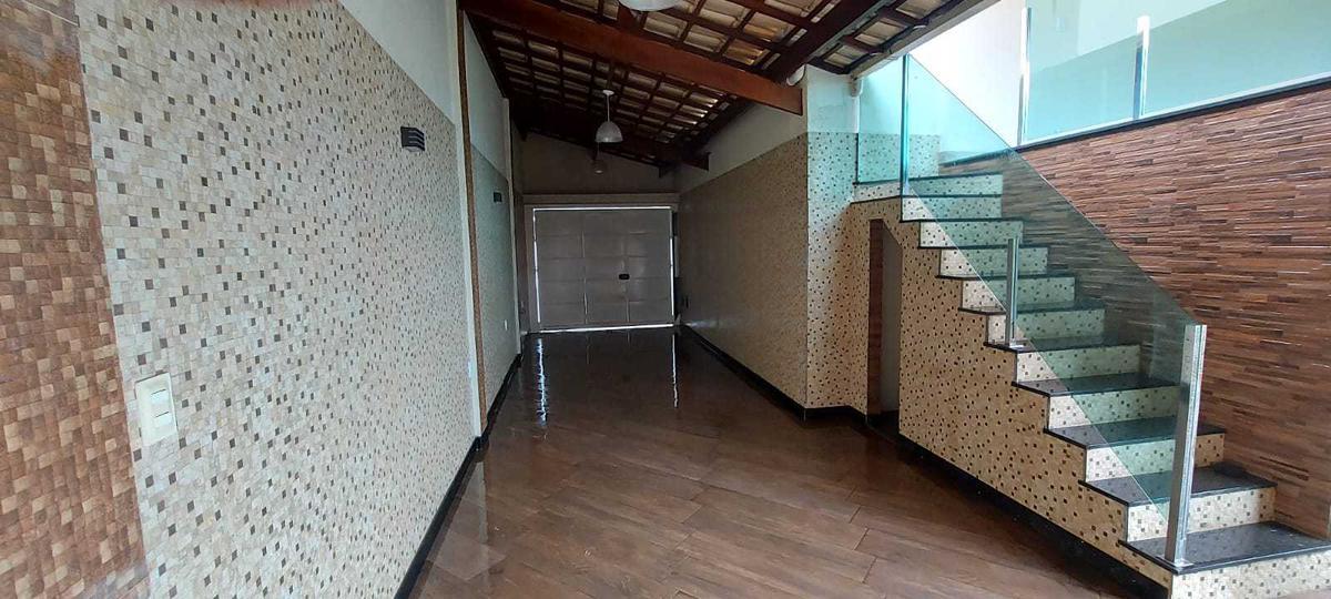 Casa, Trevo, 4 Quartos, 10 Vagas, 1 Suíte