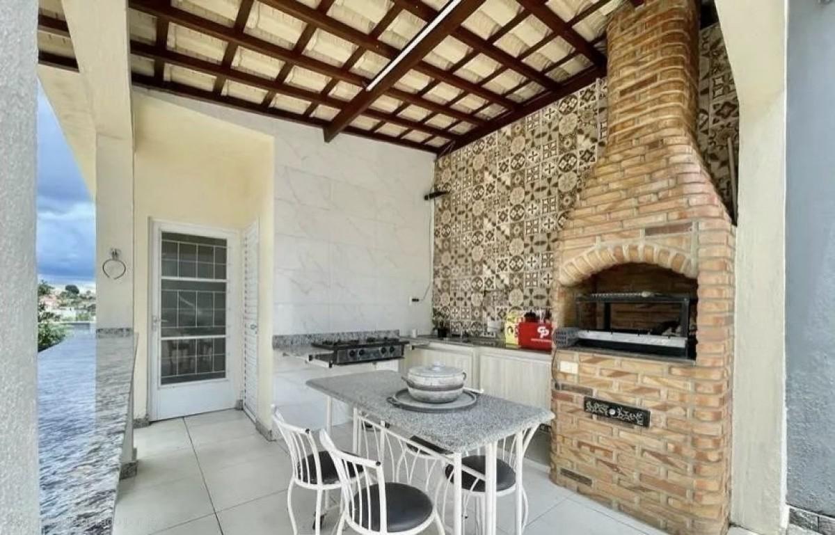 Casa, Trevo, 4 Quartos, 10 Vagas, 4 Suítes