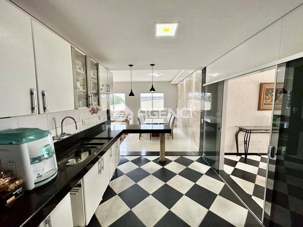 Casa, Cabral, 4 Quartos, 0 Vaga, 1 Suíte