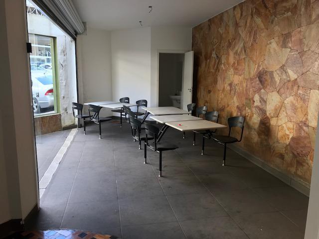 Casa Comercial, Funcionários, 0 Quarto, 0 Vaga