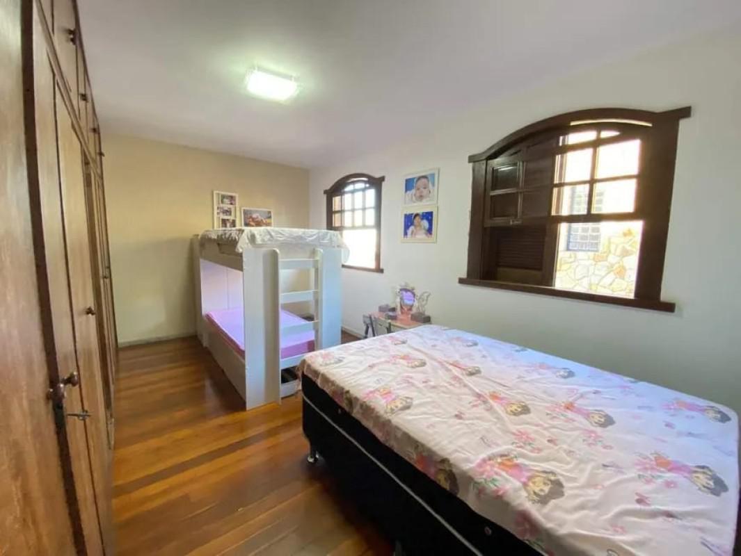 Casa, Barreiro, 3 Quartos, 5 Vagas, 2 Suítes