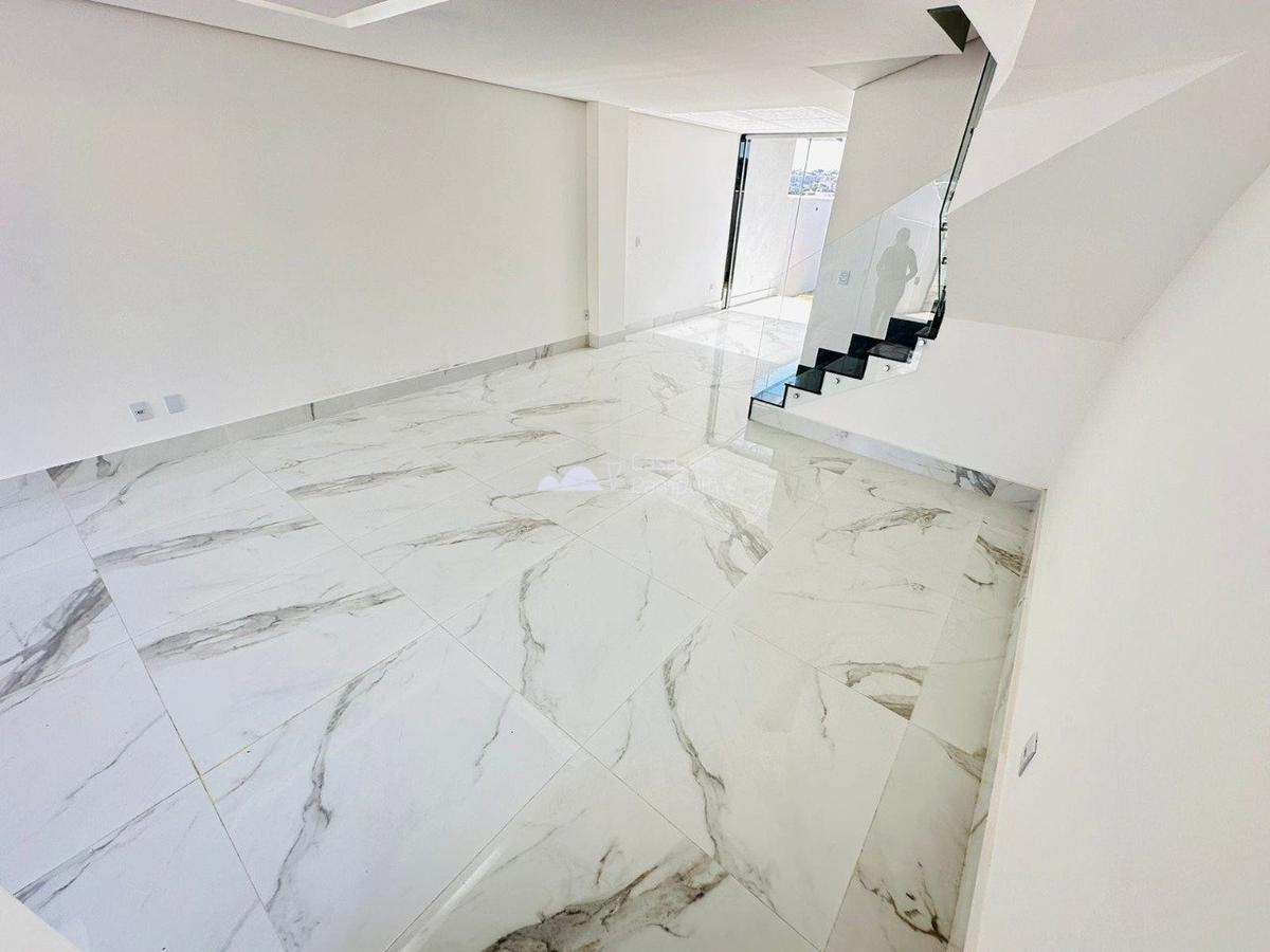 Casa, Santa Branca, 3 Quartos, 2 Vagas, 1 Suíte