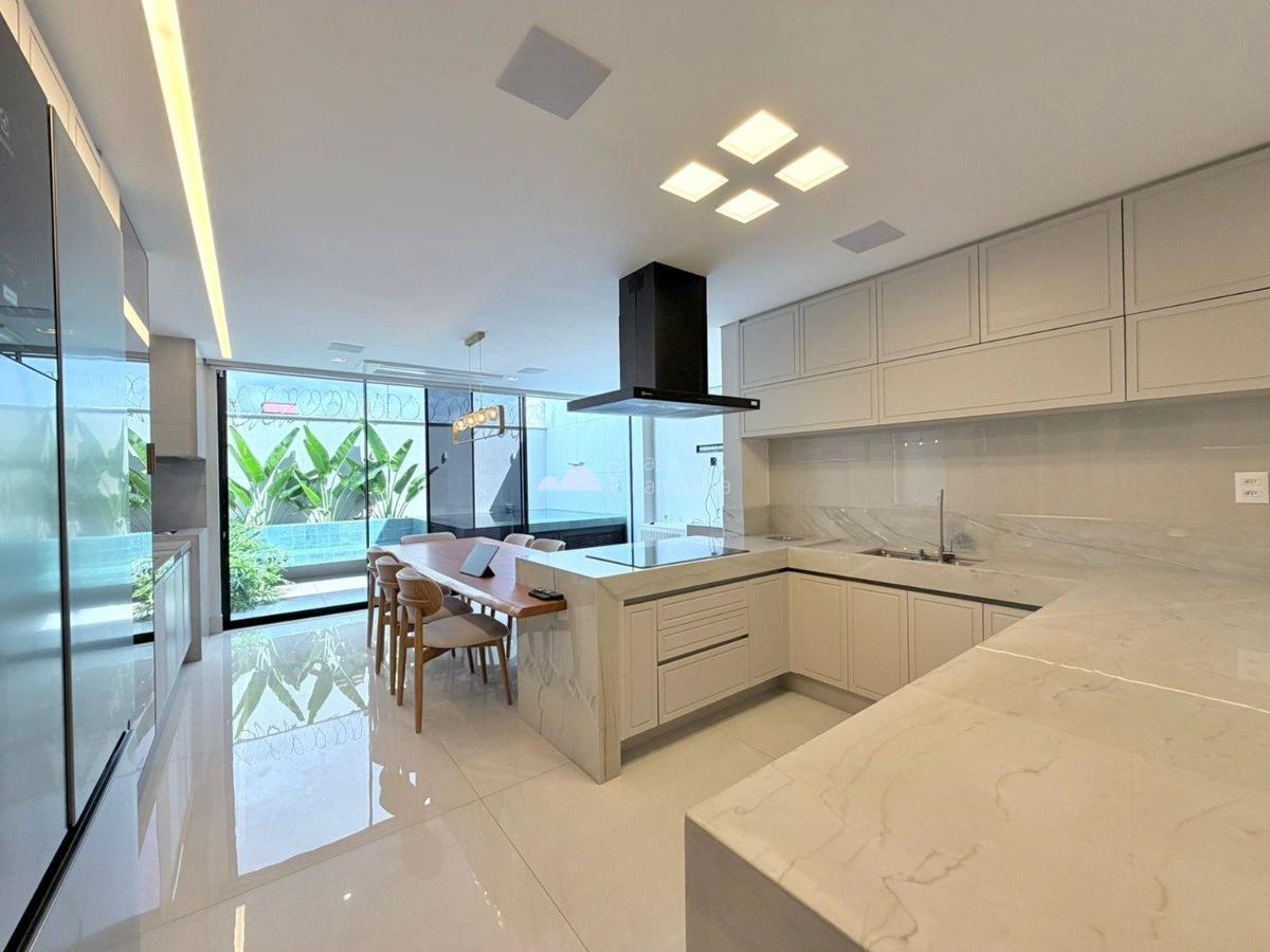 Casa, Planalto, 4 Quartos, 4 Vagas, 3 Suítes