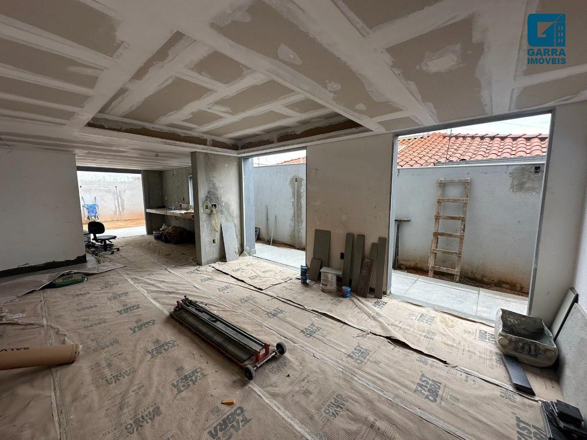 Casa, Fernão Dias, 3 Quartos, 4 Vagas, 1 Suíte