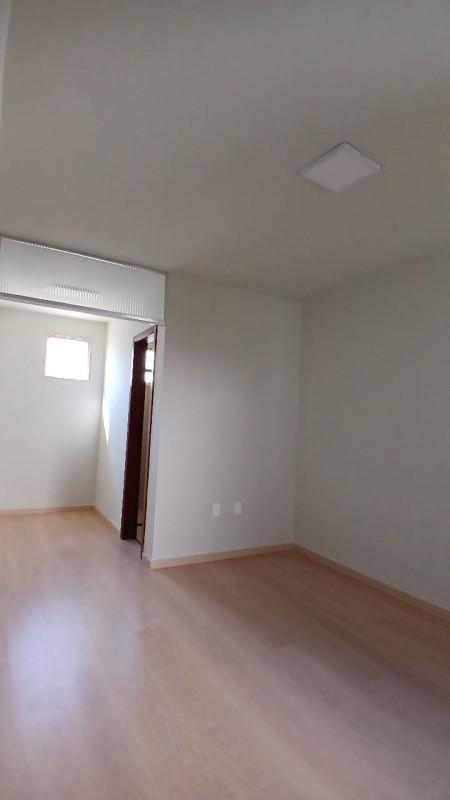 Casa, Castelo, 4 Quartos, 2 Vagas, 1 Suíte