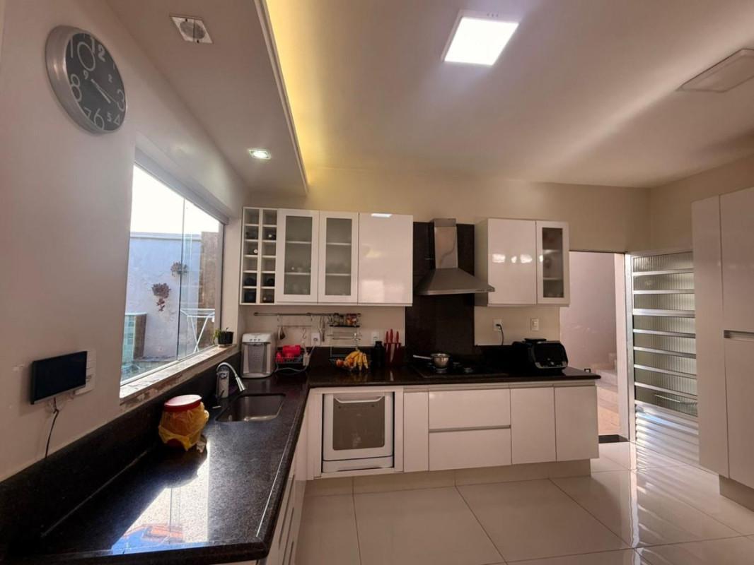 Casa, Campos Elíseos, 3 Quartos, 4 Vagas, 1 Suíte