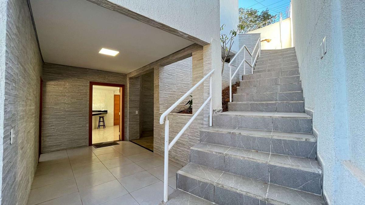 Casa, Estoril, 3 Quartos, 6 Vagas, 1 Suíte
