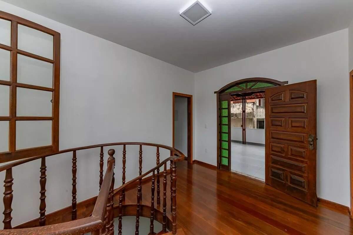 Casa, Palmeiras, 4 Quartos, 8 Vagas, 1 Suíte