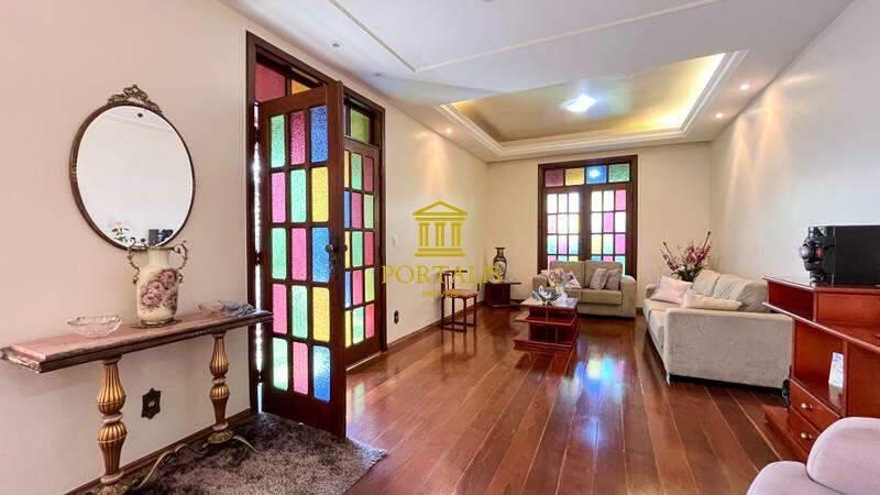 Casa, Luxemburgo, 5 Quartos, 4 Vagas, 2 Suítes