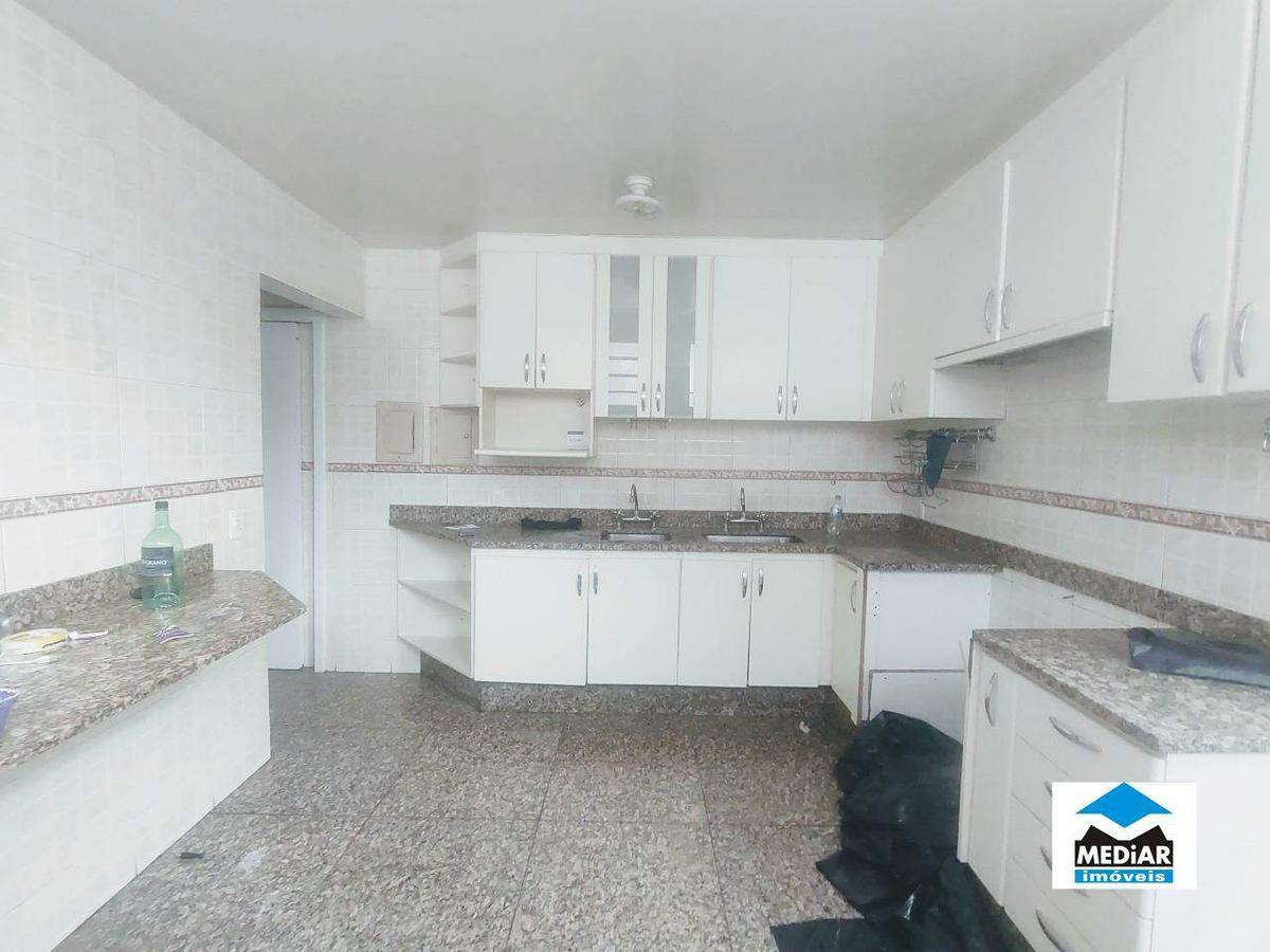 Casa, Colégio Batista, 6 Quartos, 4 Vagas, 2 Suítes