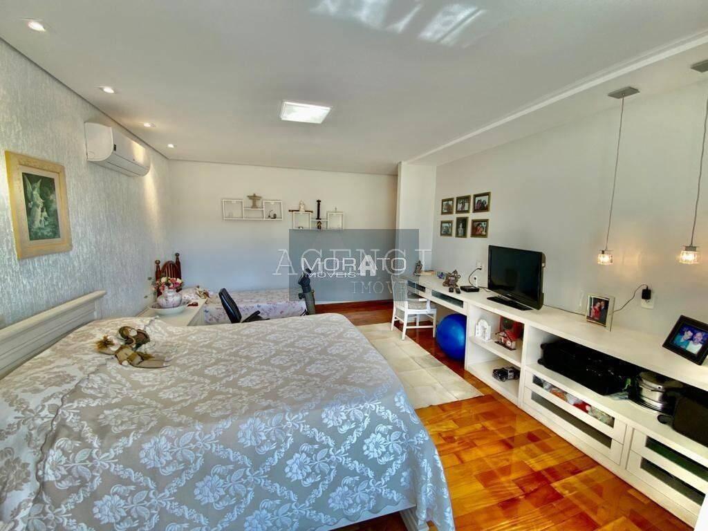 Casa, Braúnas, 5 Quartos, 0 Vaga, 2 Suítes