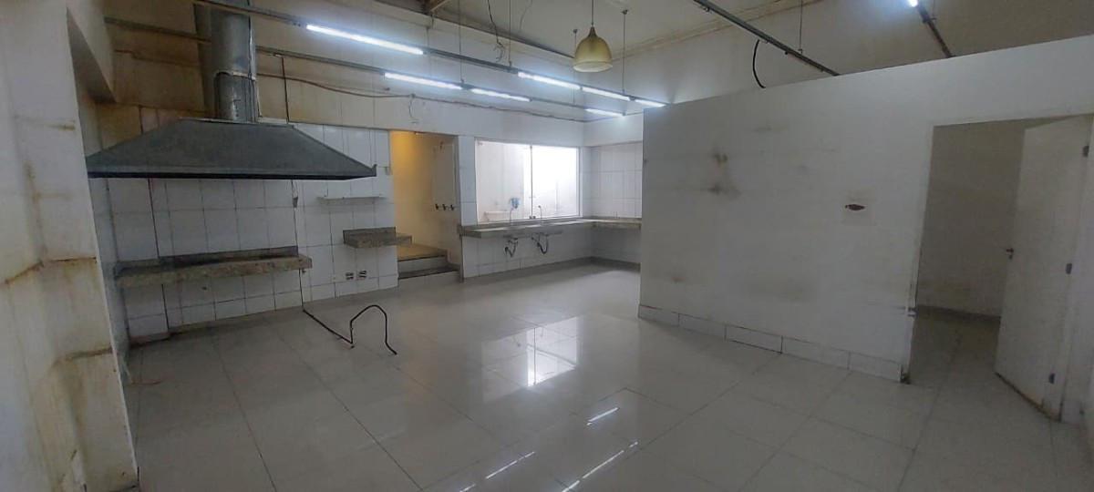 Casa Comercial, Funcionários, 0 Quarto, 0 Vaga