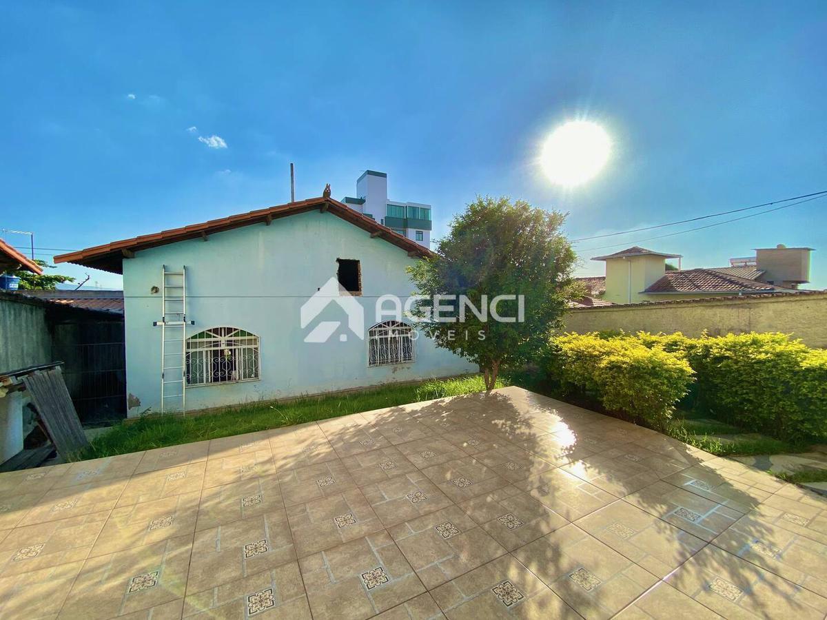 Casa, Camargos, 3 Quartos, 0 Vaga, 1 Suíte