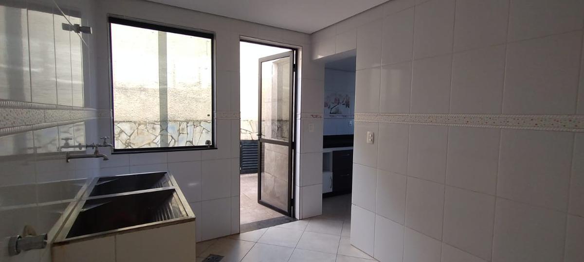 Casa, Santa Cruz, 5 Quartos, 4 Vagas, 1 Suíte