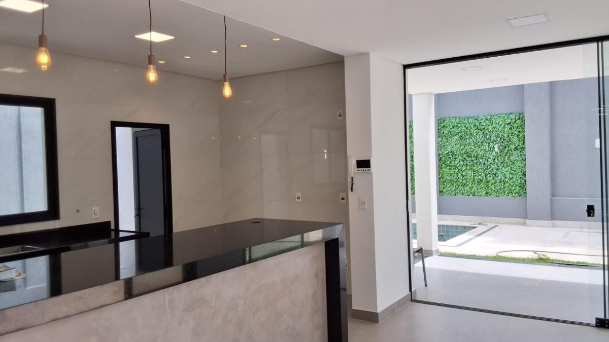 Casa, Trevo, 4 Quartos, 2 Vagas, 2 Suítes