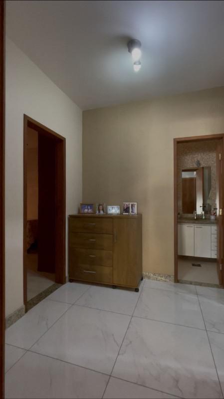 Casa, Castelo, 4 Quartos, 3 Vagas, 1 Suíte