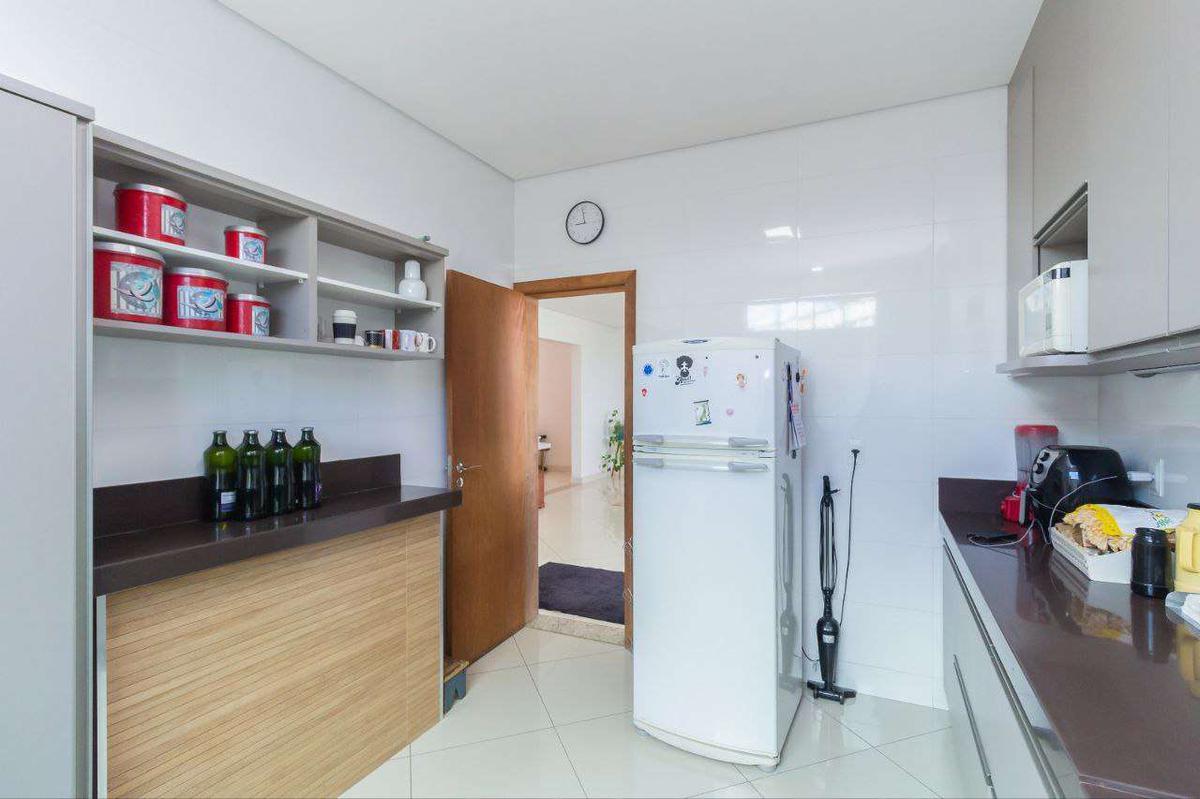 Casa, Estoril, 4 Quartos, 3 Vagas, 4 Suítes