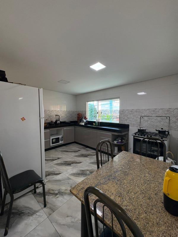 Casa, Castanheira (barreiro), 3 Quartos, 2 Vagas, 1 Suíte