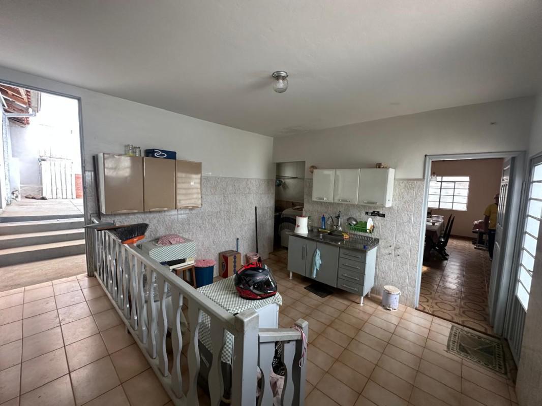 Casa, Centro, 3 Quartos, 2 Vagas, 1 Suíte