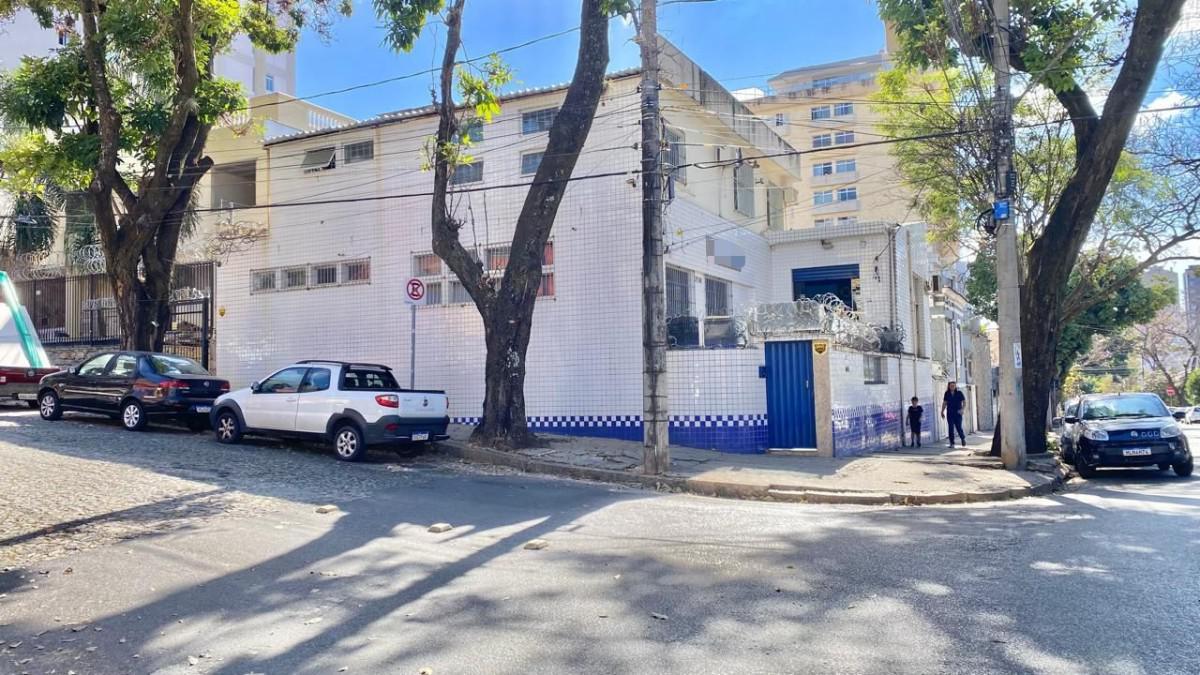 Casa Comercial, Floresta, 11 Quartos, 0 Vaga, 1 Suíte