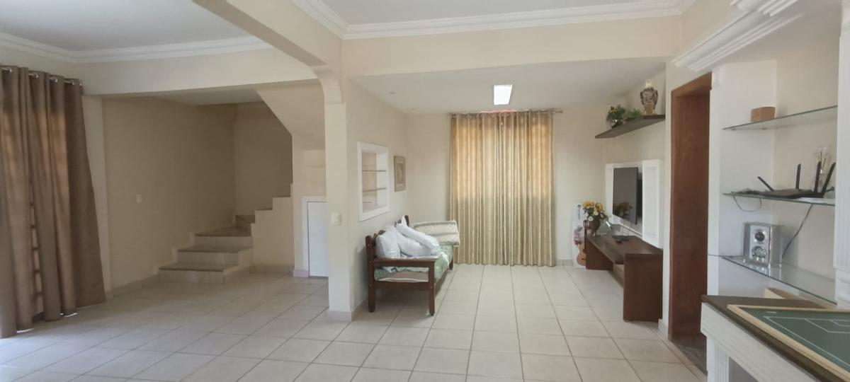 Casa, Casa Amarela, 5 Quartos, 40 Vagas, 5 Suítes