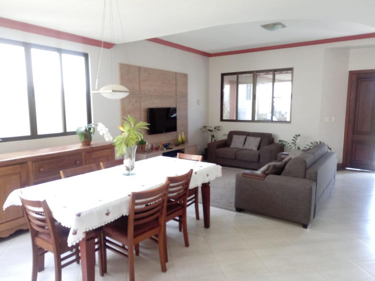 Casa, Itapoã, 4 Quartos, 2 Vagas, 1 Suíte