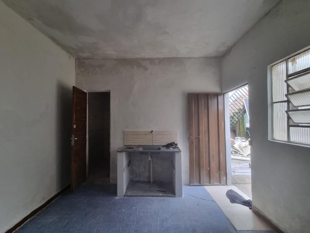 Quitinete, Industrial, 1 Quarto, 0 Vaga