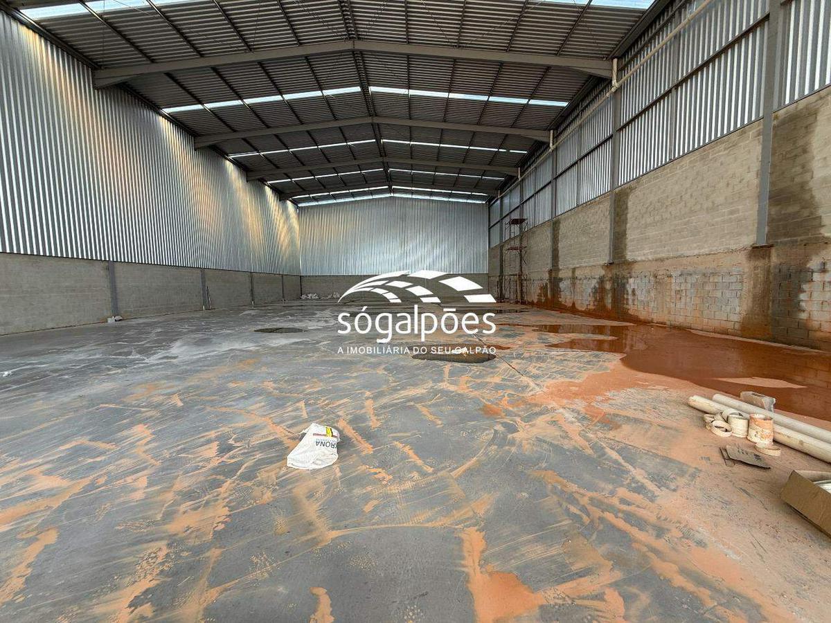 Galpão, Bandeirinhas, 5 Vagas