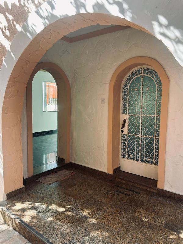 Casa Comercial, Colégio Batista, 4 Quartos, 3 Vagas, 2 Suítes