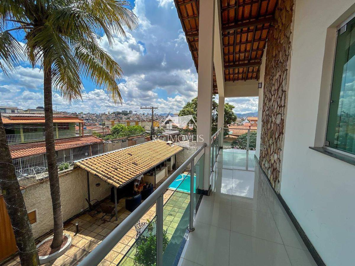 Casa, Santa Cruz Industrial, 4 Quartos, 4 Vagas, 2 Suítes