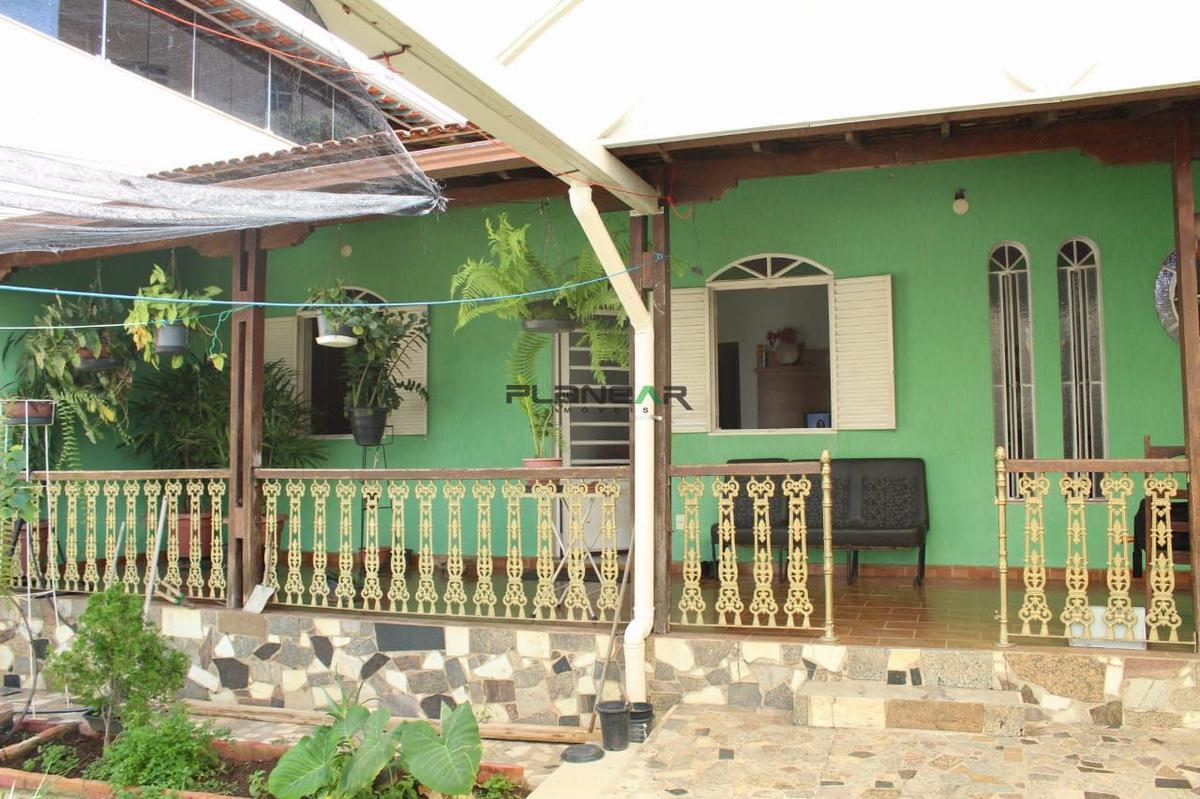 Casa, Santa Cruz Industrial, 3 Quartos, 8 Vagas, 2 Suítes