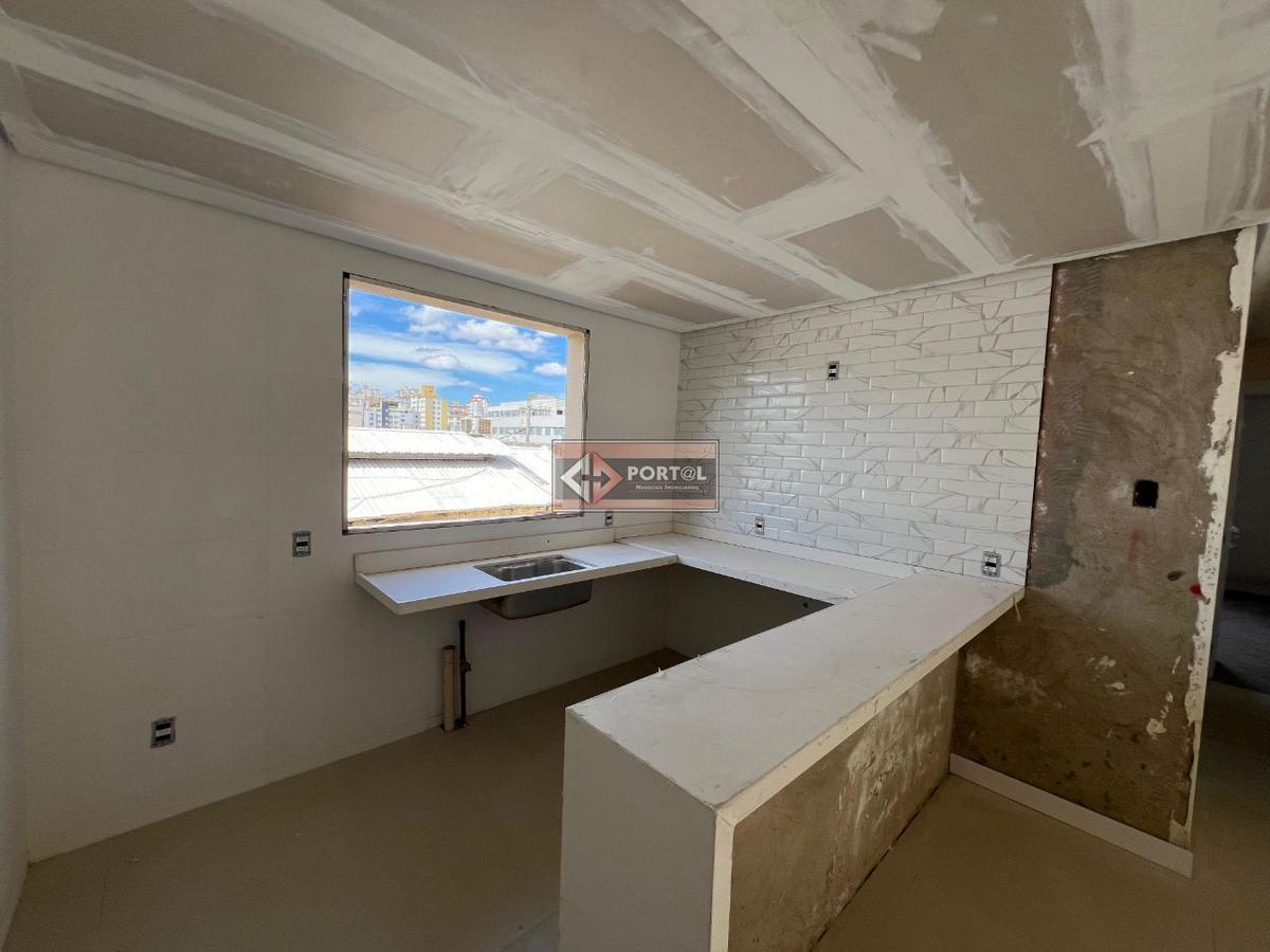Apartamento, Sagrada Família, 2 Quartos, 2 Vagas, 1 Suíte