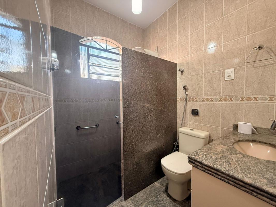 Casa, Sagrada Família, 4 Quartos, 2 Vagas, 1 Suíte