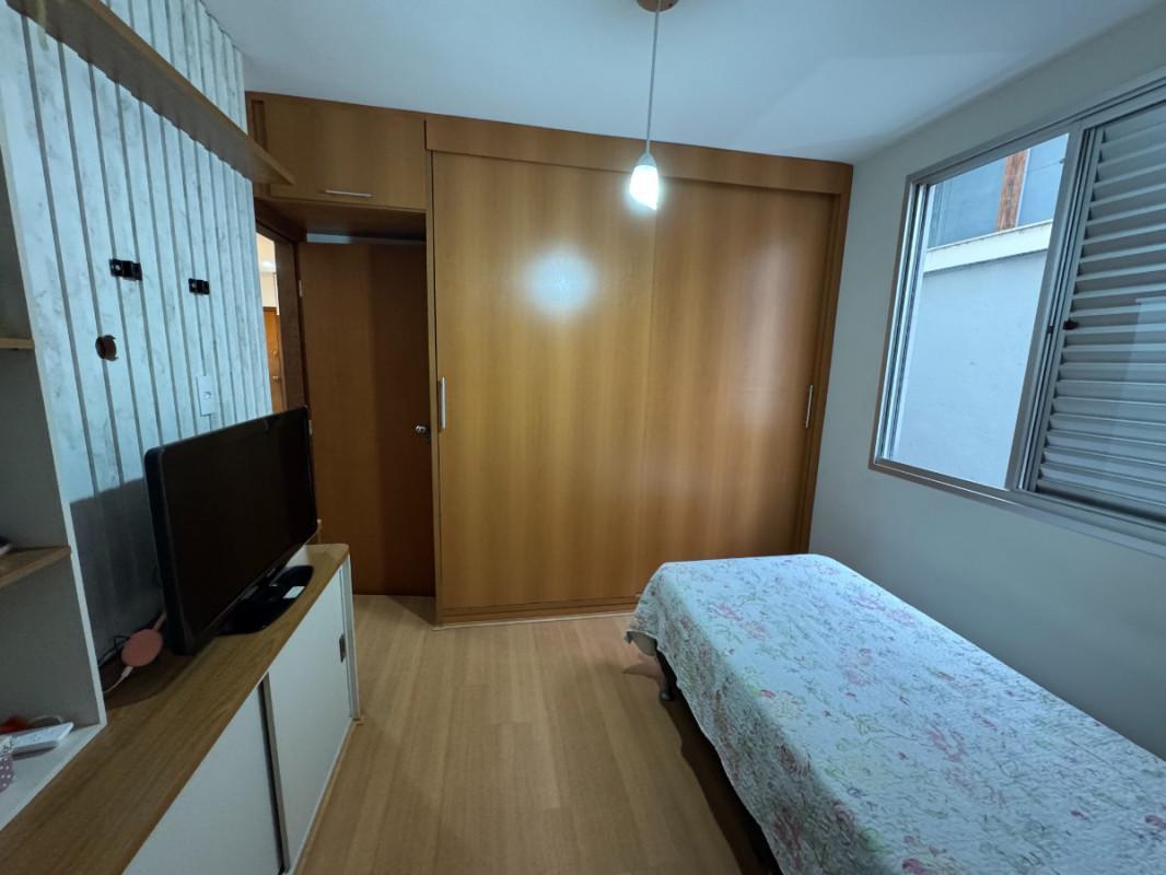 Apartamento, Sagrada Família, 2 Quartos, 1 Vaga, 1 Suíte