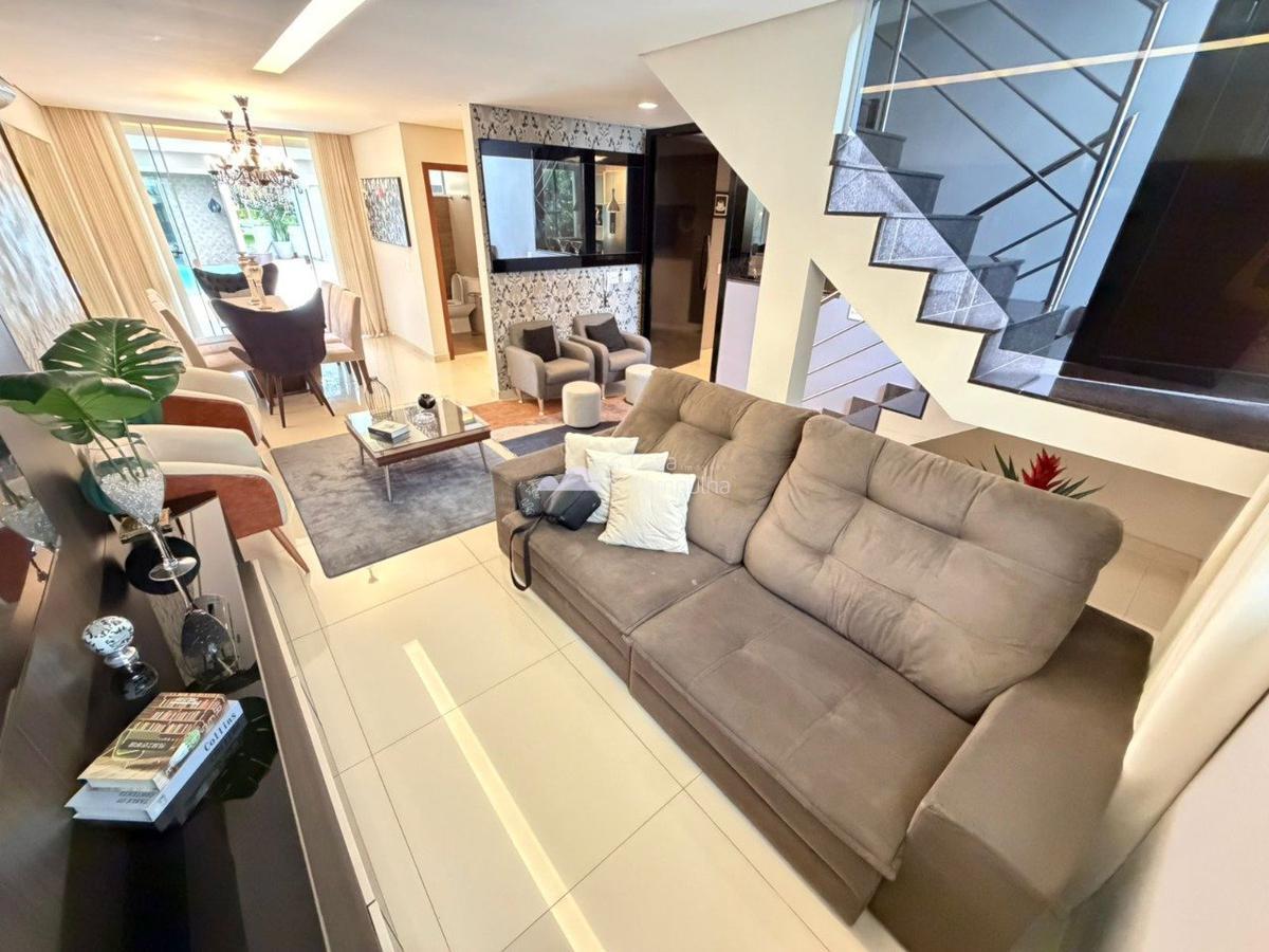 Casa, Trevo, 4 Quartos, 2 Vagas, 2 Suítes