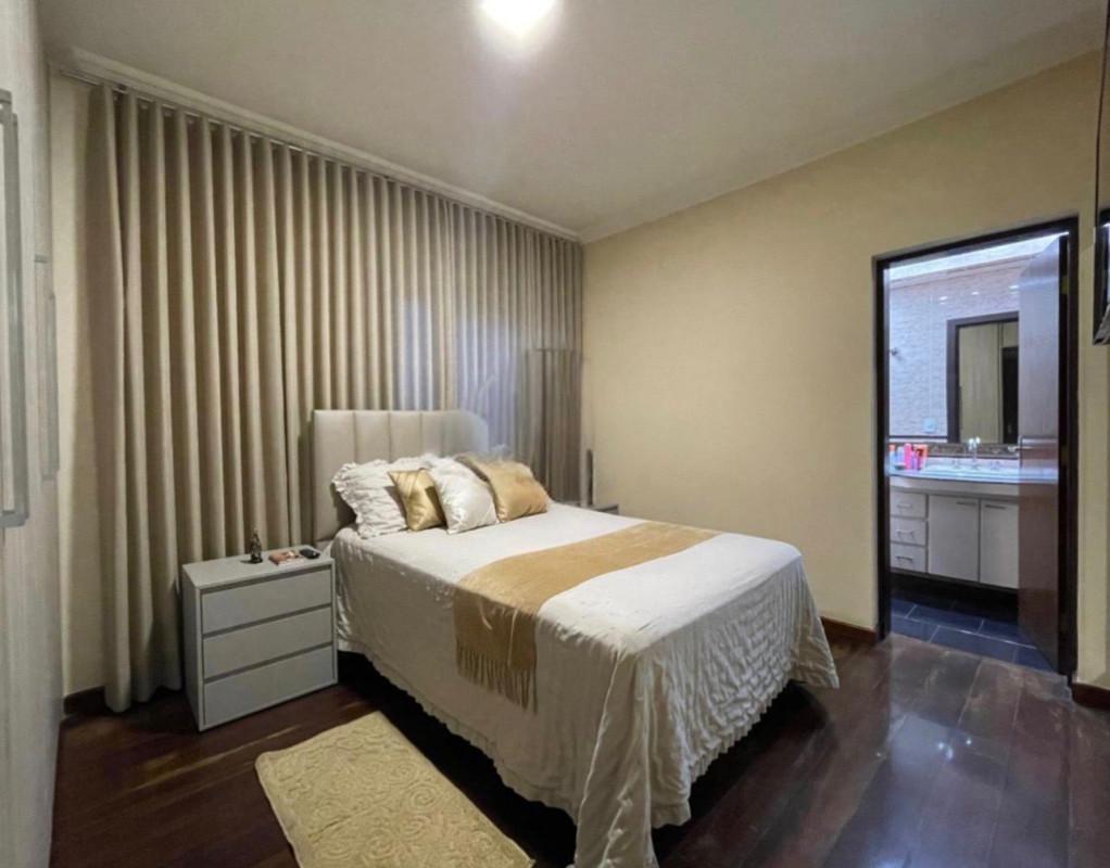 Casa, Milionários, 3 Quartos, 8 Vagas, 1 Suíte