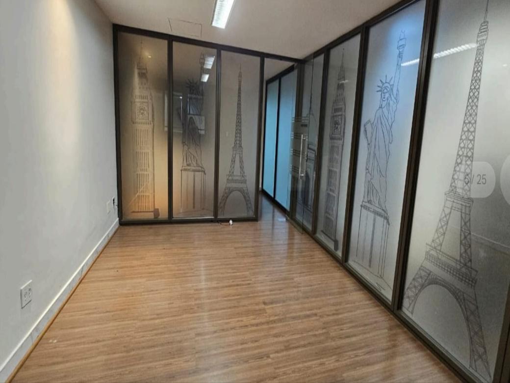 Andar, Funcionários