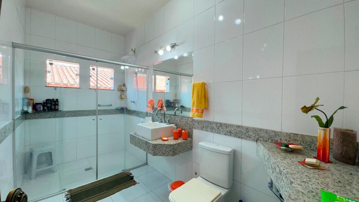 Casa, Planalto, 4 Quartos, 3 Vagas, 2 Suítes