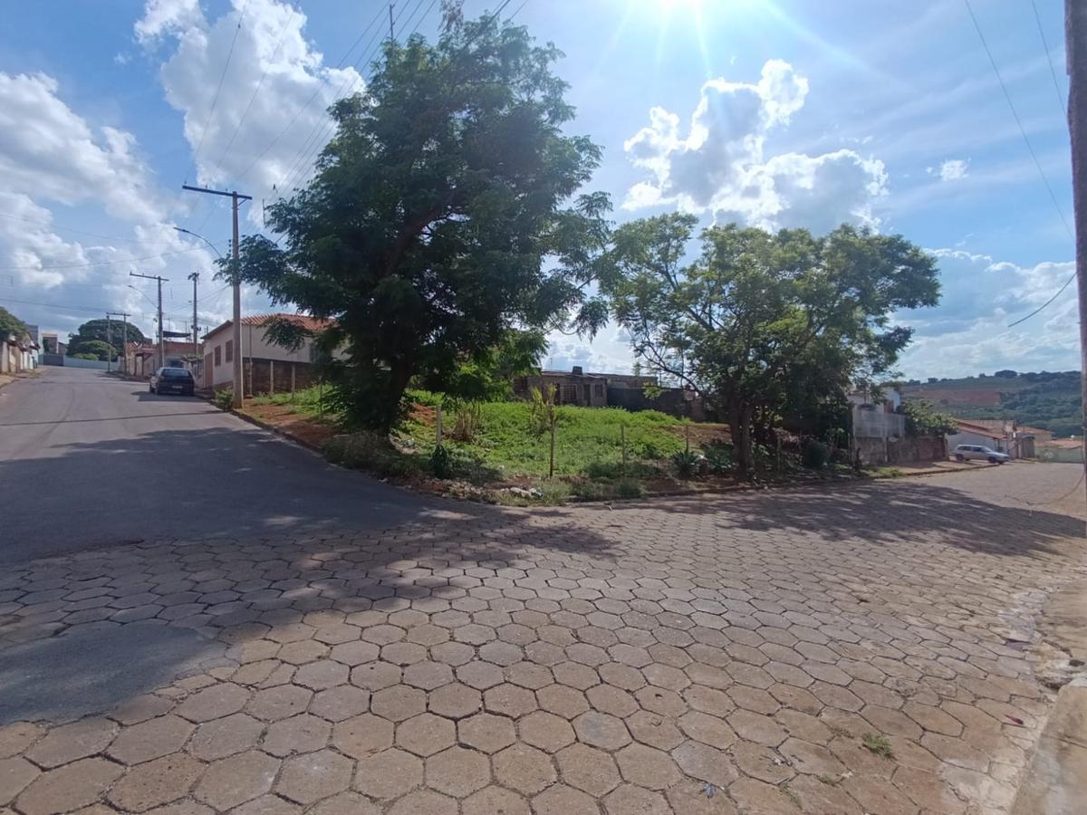 Lote, Centro, 0 Quarto, 0 Vaga