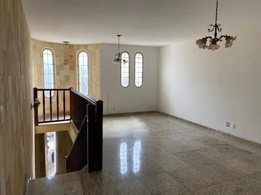 Casa, Funcionários, 4 Quartos, 5 Vagas, 2 Suítes
