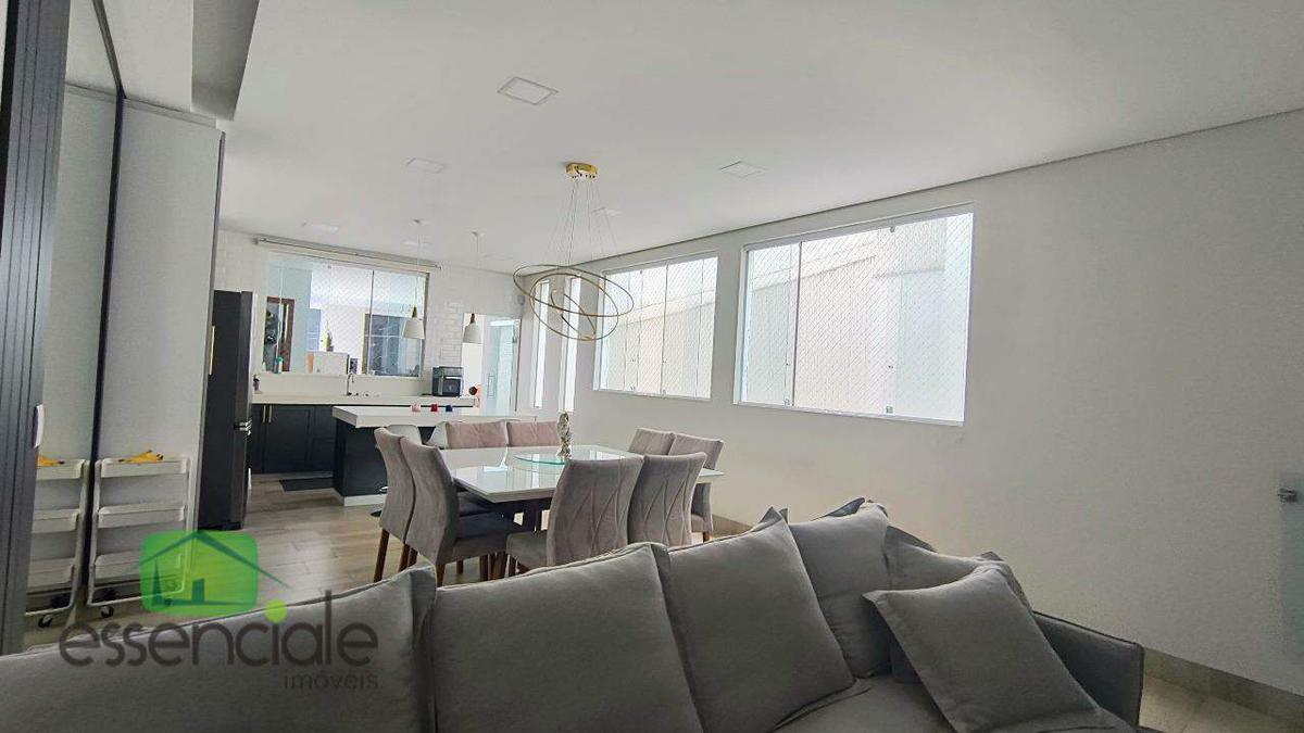 Casa, Europa, 3 Quartos, 4 Vagas, 1 Suíte