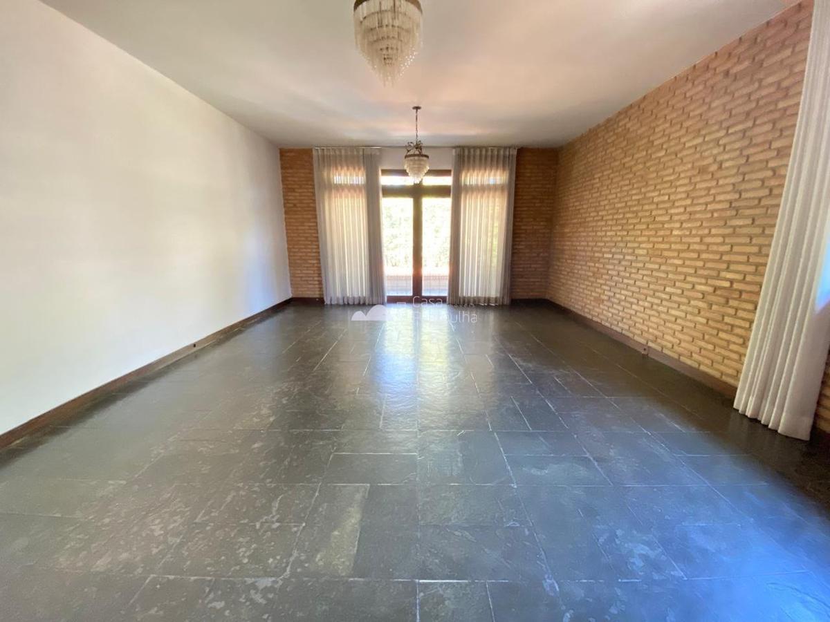 Casa, Braúnas, 3 Quartos, 8 Vagas, 1 Suíte