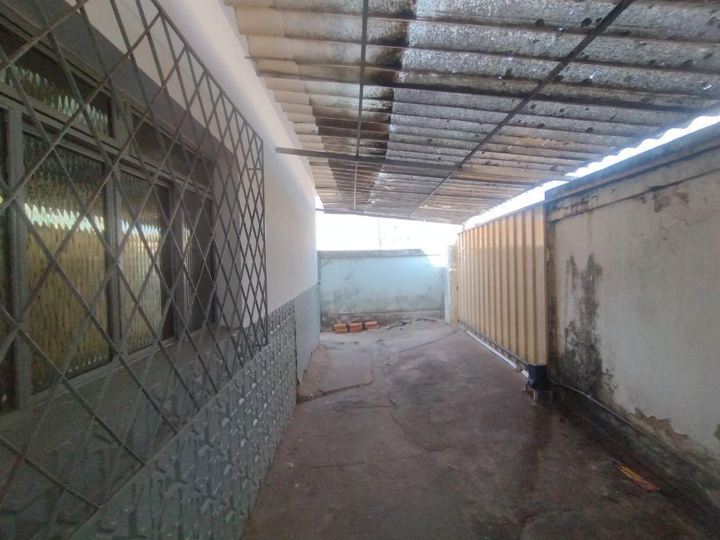 Casa, Centro, 2 Quartos, 0 Vaga