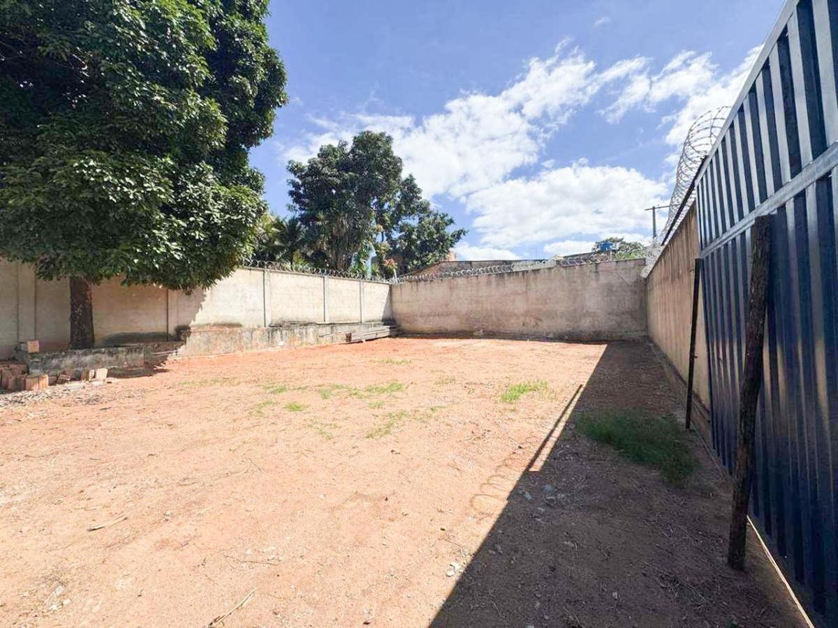 Lote, Braúnas, 0 Quarto, 1 Vaga