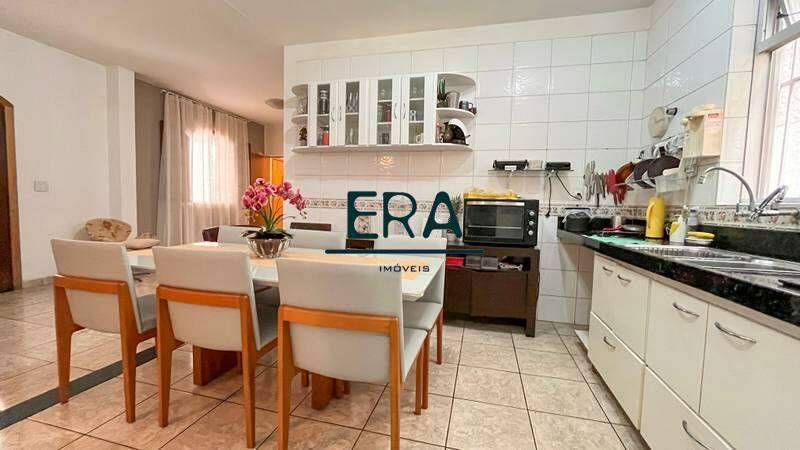 Casa, Buritis, 5 Quartos, 0 Vaga, 1 Suíte